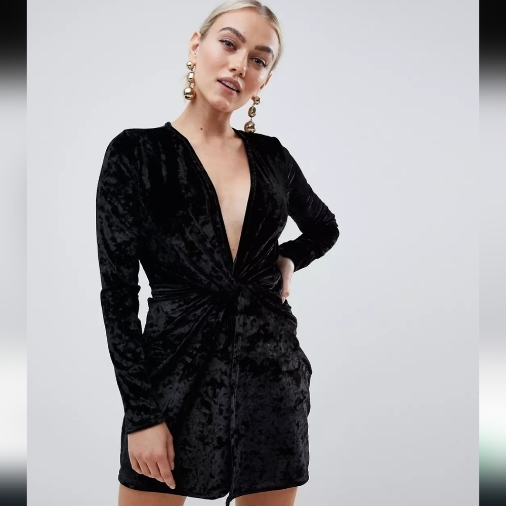 Missguided Velvet Twist Front Mini Dress in Black, Light-weight, Size Me…